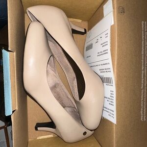 Life Stride Beige Women's Heels